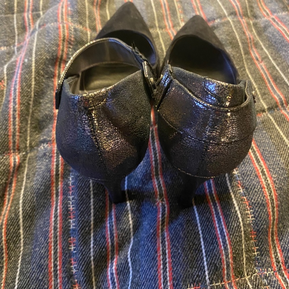 Shoes - Picture 2 of 4